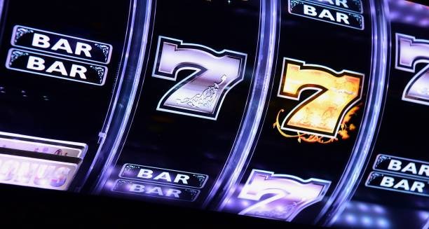 Live European Roulette table at slot90 with dealer and betting layout